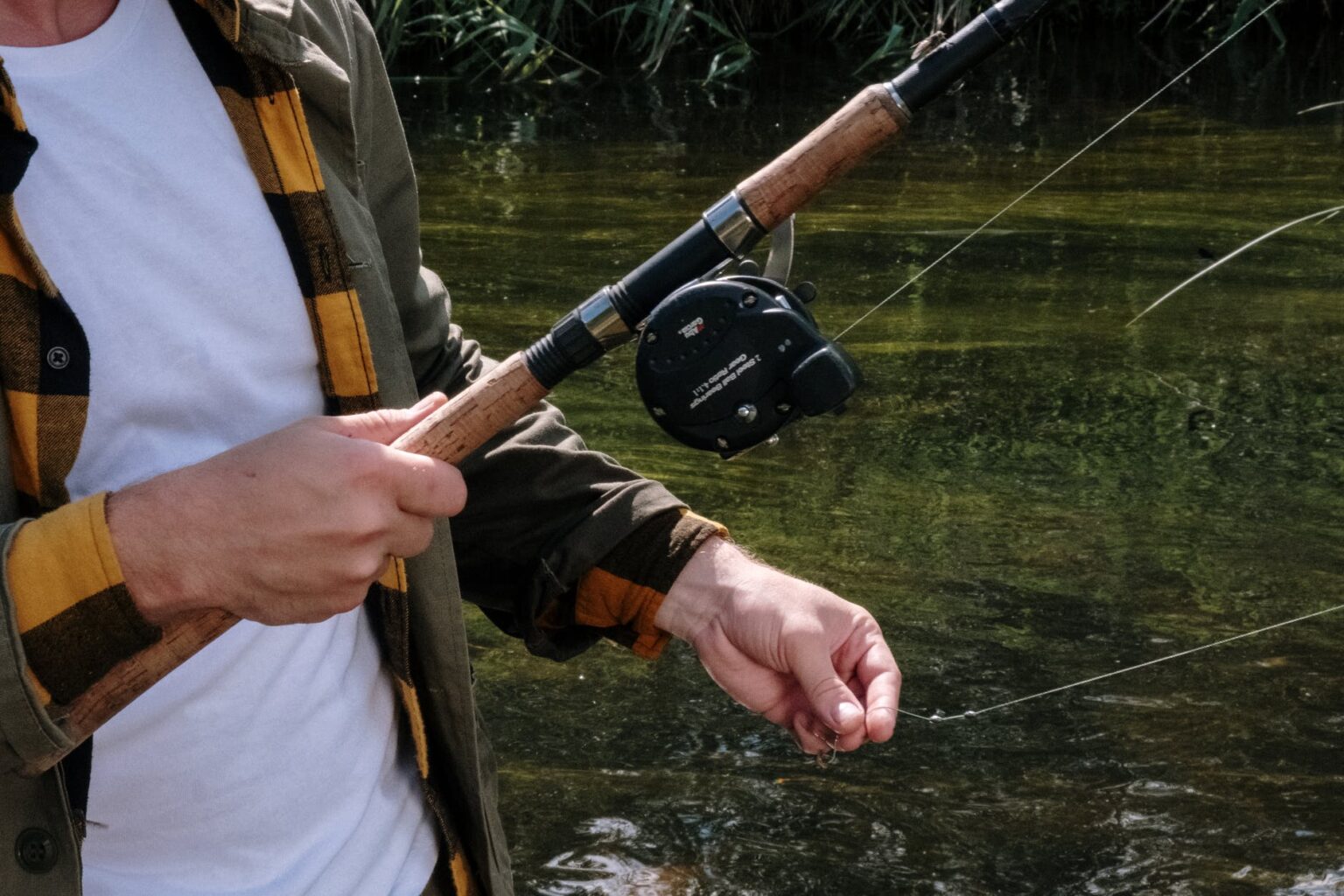 tying fishing line on reel