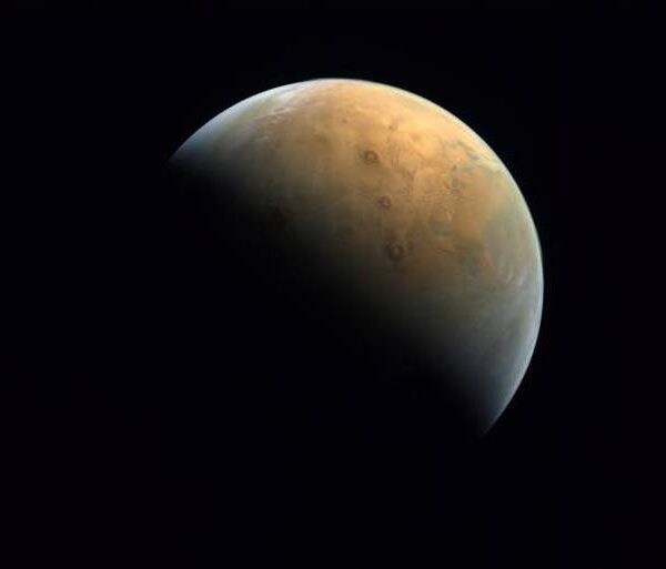 UAE publishes first photo from Mars probe